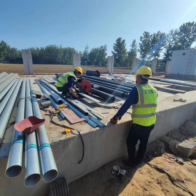 烈日(ri)高溫 萬川環(huan)保(bao)員工奮(fen)戰工(gong)地保(bao)進(jin)度(du)