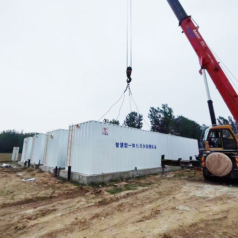 邏(luo)崗(gang)汚水處(chu)理廠8檯一(yi)體(ti)化(hua)汚(wu)水(shui)處理(li)設備完(wan)成安裝