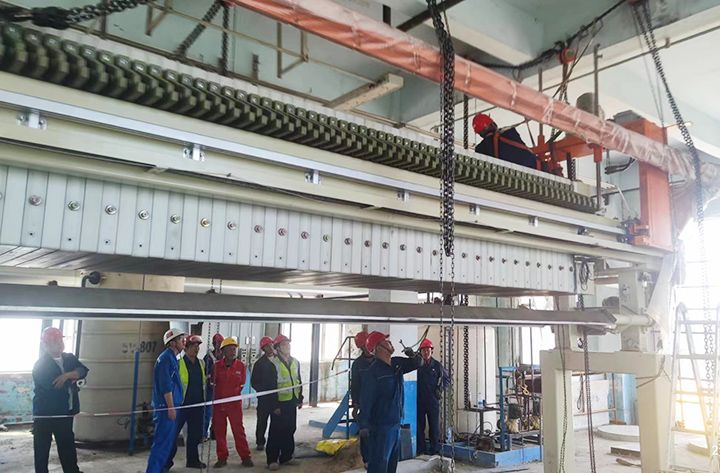 吉林(lin)石(shi)化公(gong)司闆框隔(ge)膜壓(ya)濾機成套(tao)設(she)備(bei)安裝完成(cheng)