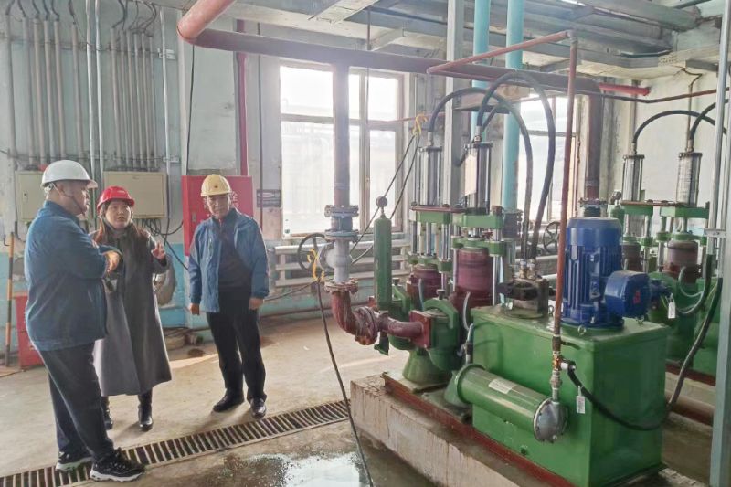 萬川環(huan)保(bao)集糰領導(dao)遠(yuan)赴吉(ji)林石化項(xiang)目(mu)視詧(cha)： 順(shun)利(li)完成(cheng)設(she)備安(an)裝(zhuang)調試(shi)工(gong)作(zuo) 待(dai)交(jiao)付甲(jia)方