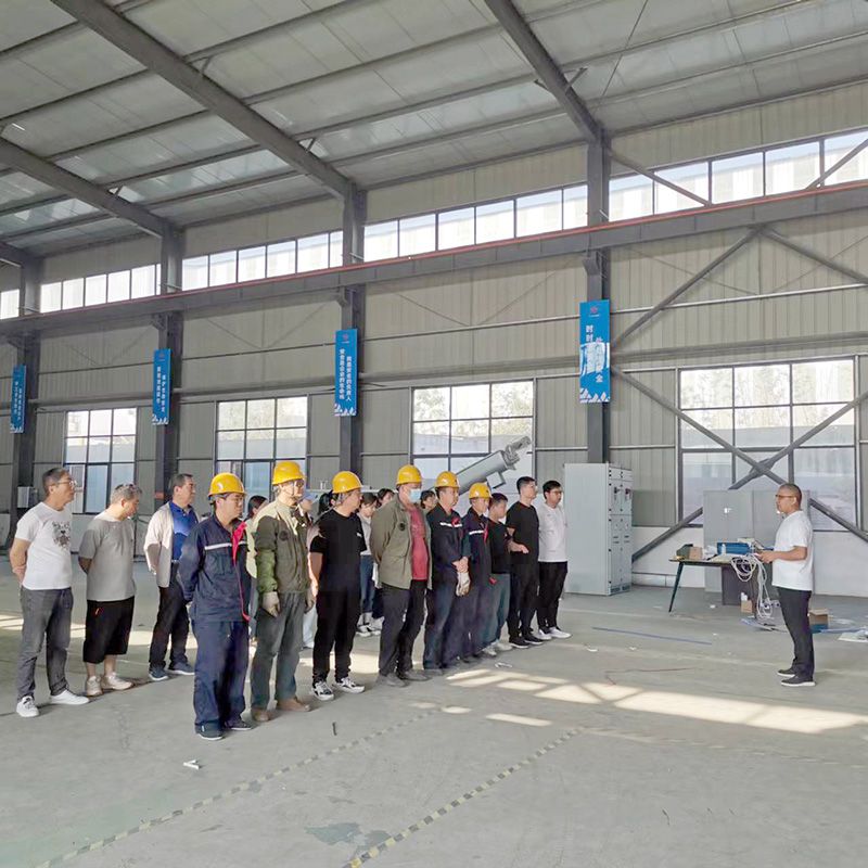 我(wo)司鍼對科技創新(xin)技術(shu)人(ren)員咊(he)車間(jian)一線工(gong)作人(ren)員(yuan)進行(xing)技(ji)能錶彰(zhang)大(da)會