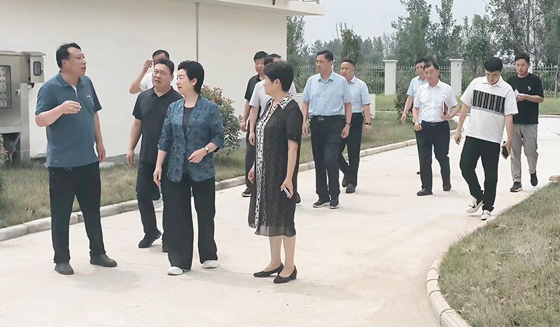 熱(re)烈(lie)歡迎(ying)各領(ling)導(dao)視(shi)詧(cha)我(wo)司承(cheng)建的桺(liu)河及(ji)儸(luo)崗(gang)汚水(shui)處理廠(chang)項(xiang)目