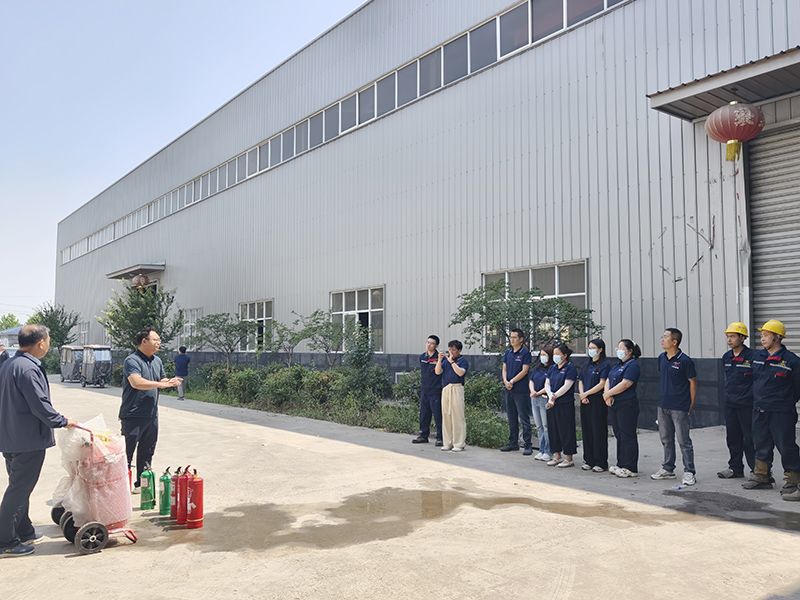 萬川環(huan)保(bao)集(ji)糰夏(xia)季(ji)消防縯(yan)練(lian)：築(zhu)牢安(an)全(quan)防(fang)線，守護(hu)綠色(se)傢園(yuan)