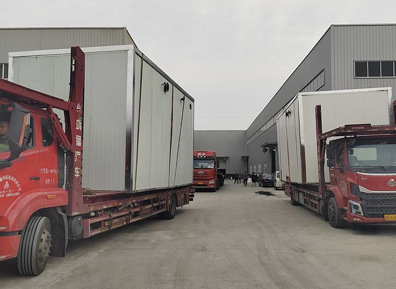 恭喜(xi)我司(si)北京項目(mu)一(yi)體化(hua)汚水(shui)處(chu)理設備順利(li)髮(fa)貨(huo)